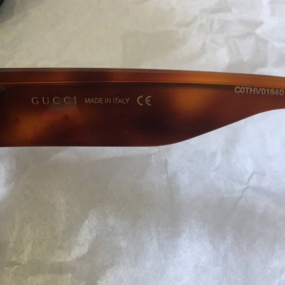 ❌❌SOLD❌❌GUCCI Cat-eye printed sunglasses - Picture 4 of 8